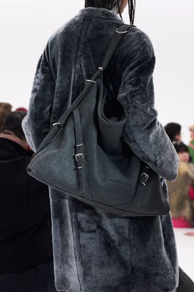 Look 61